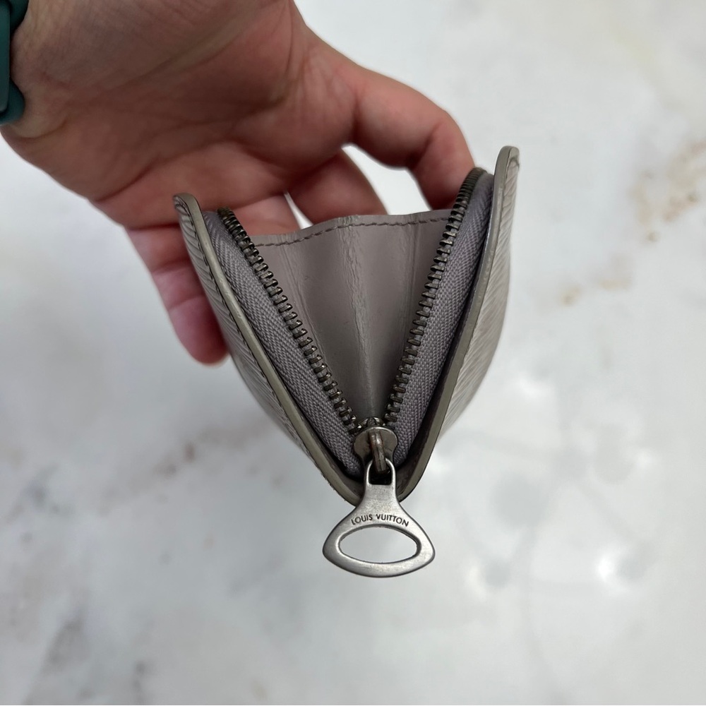 Louis Vuitton Lilac Epi Wallet | Chic Clamshell Design | Silvertone Hardware - Picture 11 of 16